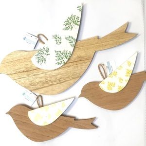 Set of 3 birds wall hanging, brand NEW, Msrp $40 - wall decor green & yellow